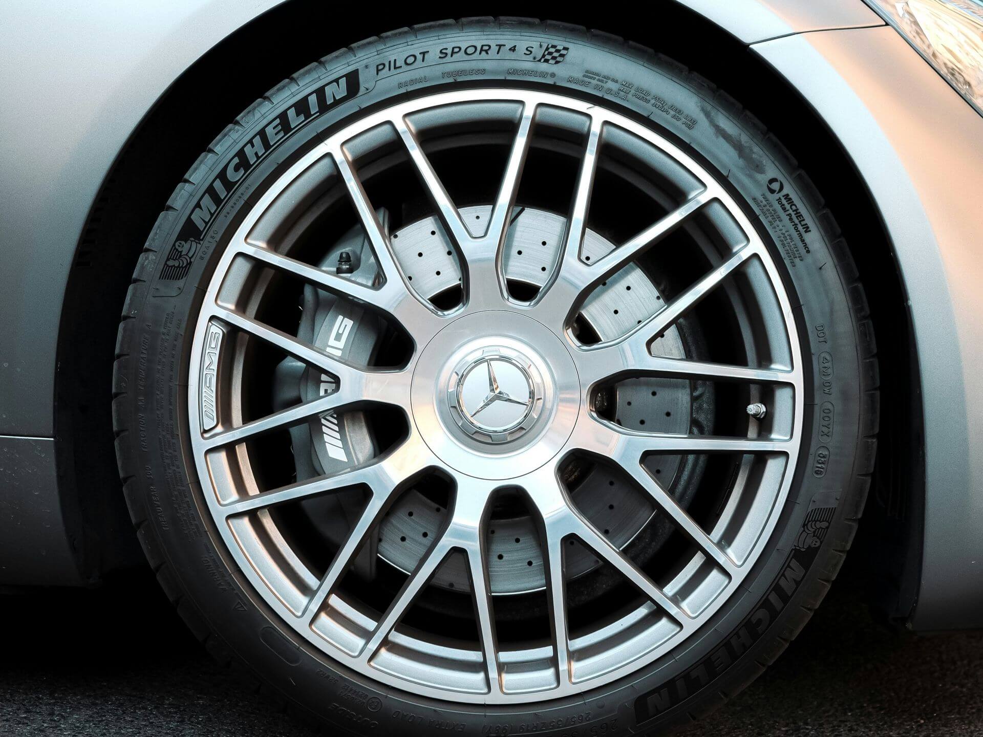 Mercedes AMG Rad mit Michelin Pilot Sport 4S